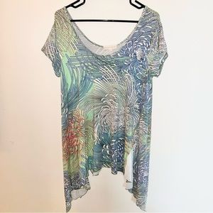 Zen-Knits - Womens Size: Large Floral Short Sleeve Soft Shark Hem Top